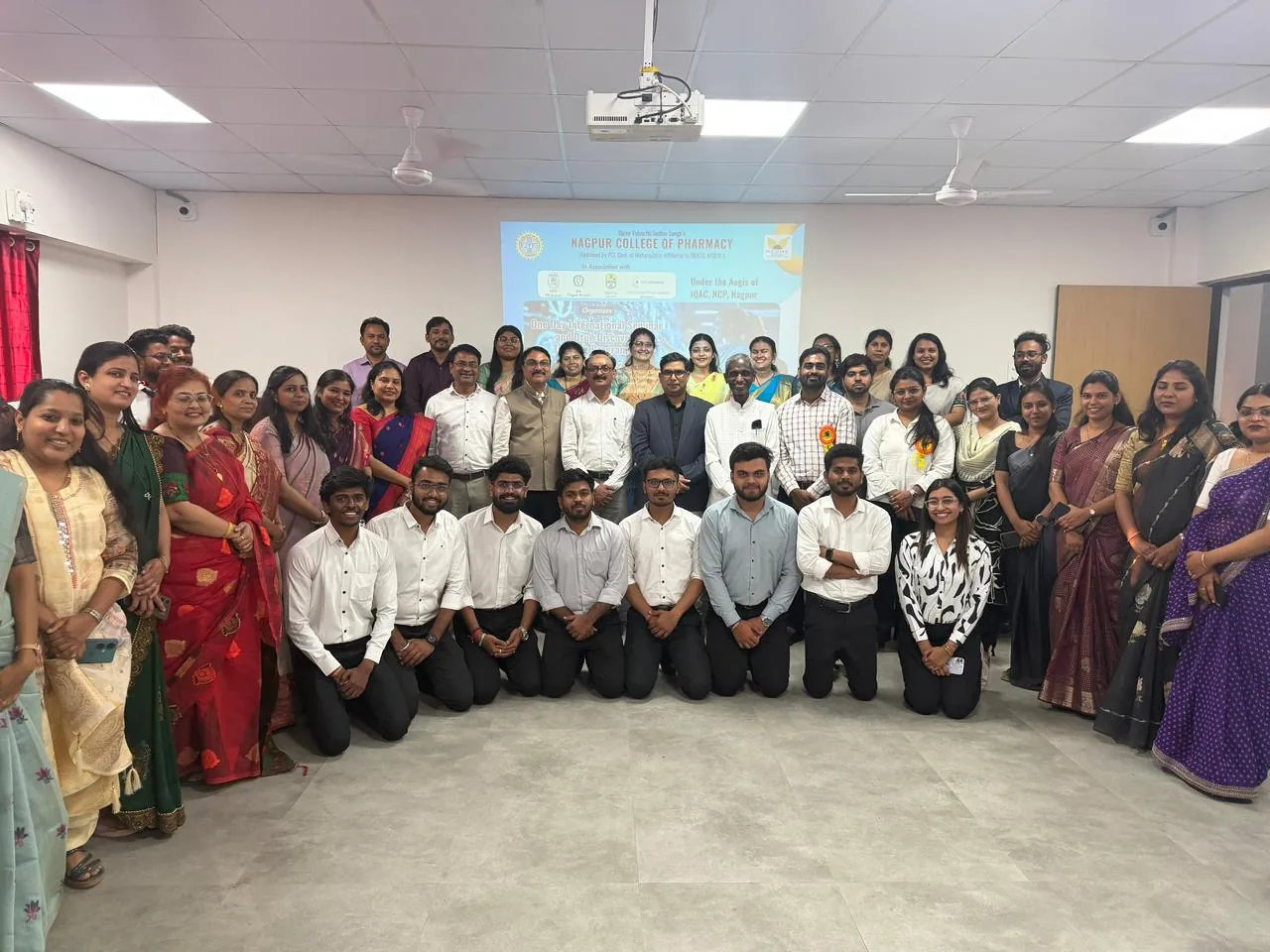 Faculty, guests and student volunteers gathered for a group photograph after the seminar at Nagpur College of Pharmacy
